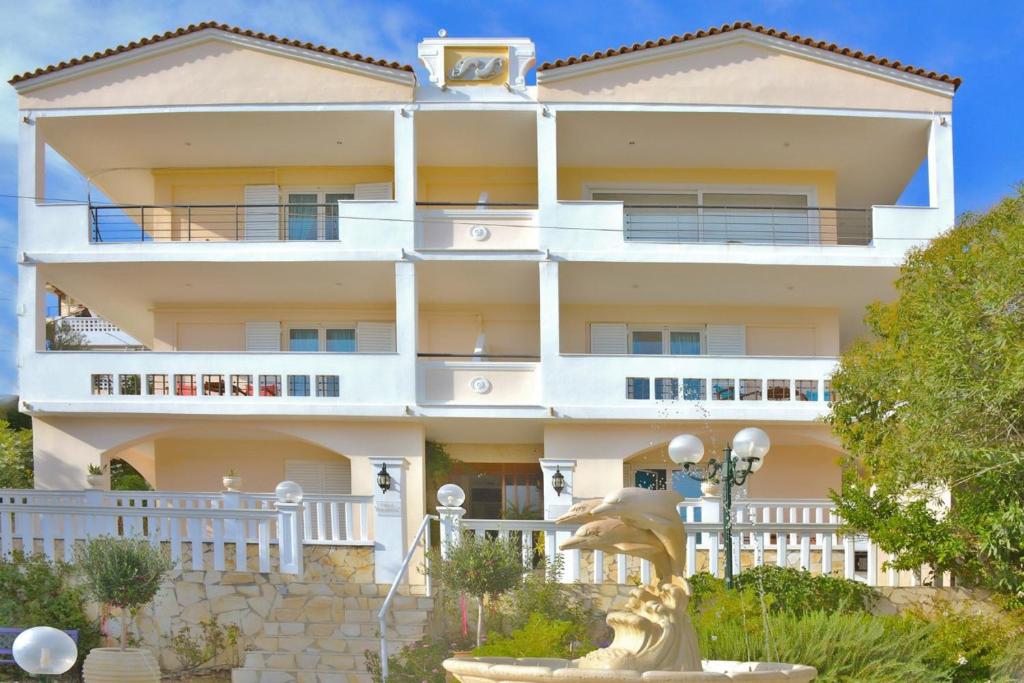 Villa Dolphins, Poros – Updated 2024 Prices