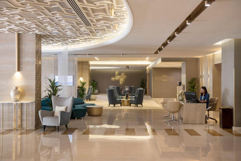 Two Seasons Hotel & Apartments, Dubai – Updated 2024 Prices