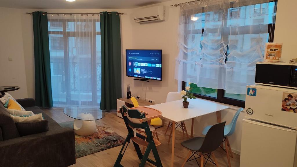 Apartment Aivazovsky Park ap, Anchialos H14, Pomorie, Bulgaria - Booking.com