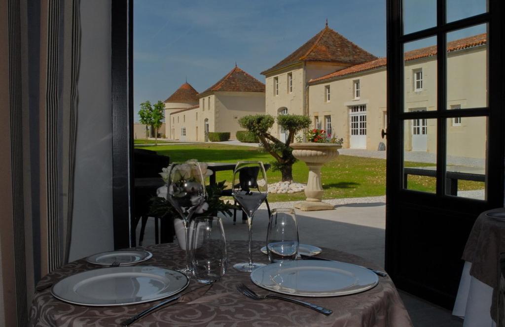 Le Logis du Péré, Saint-Coutant-le-Grand (updated prices 2024)