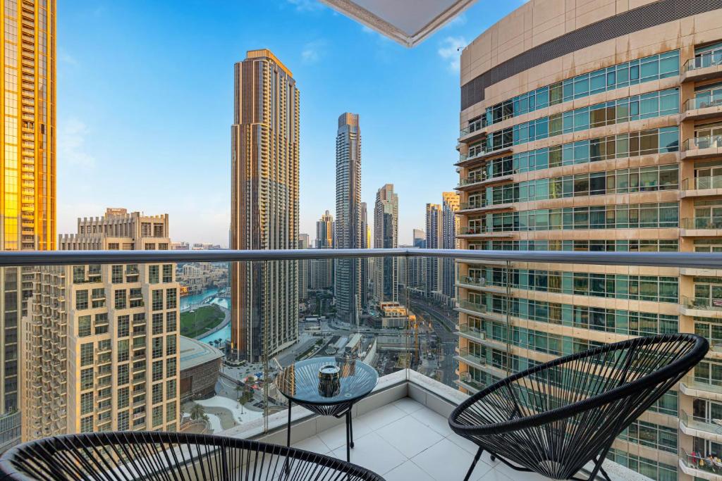 High-Floor Luxury 2BR in Loft Central Downtown, Dubai – Updated 2024 Prices