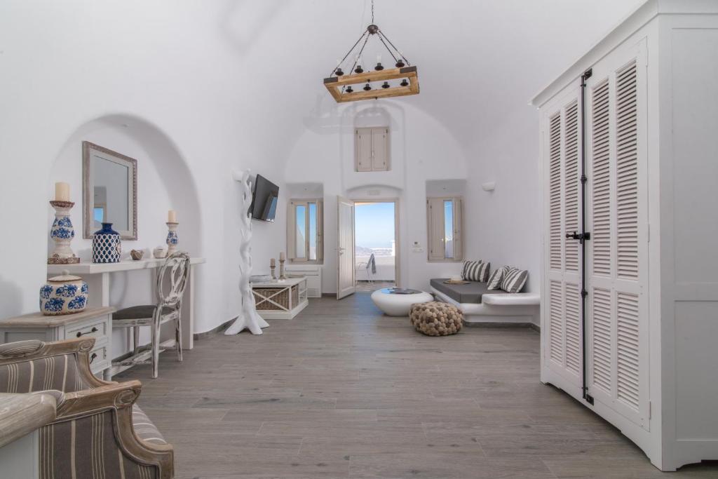 Angel Luxury Suites in Santorini