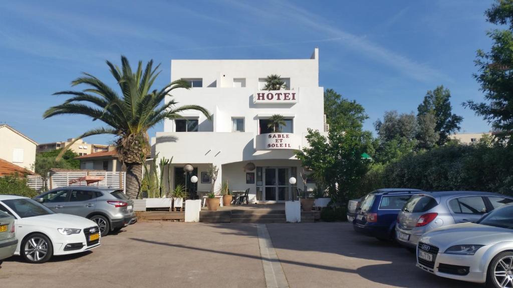 Hotel Sable Et Soleil – Port et Plage In Frejus