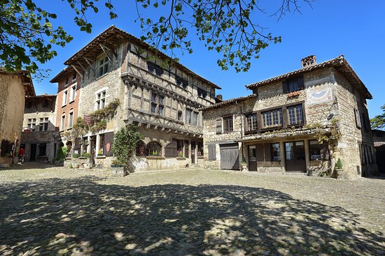 HOSTELLERIE DE PÉROUGES - Restaurant Avis, Numéro de Téléphone & Photos -  Tripadvisor