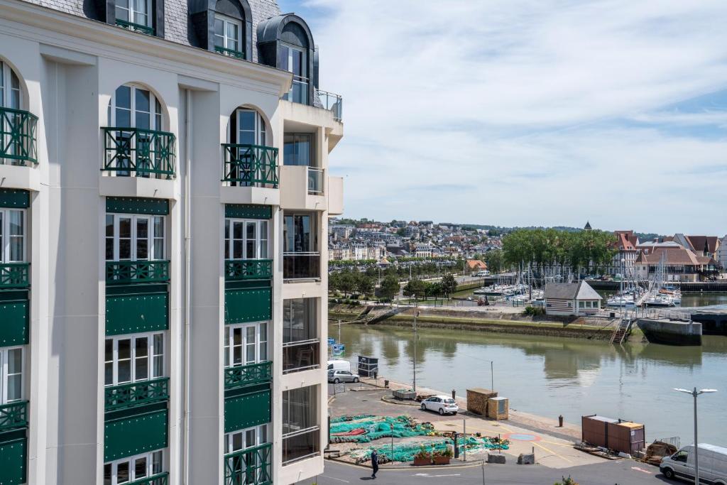 SOWELL HOTELS Le Beach in Trouville-sur-Mer